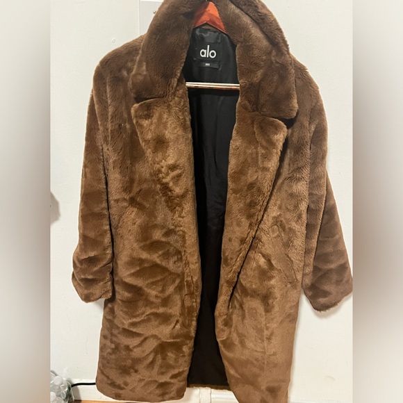 ALO yoga chocolate brown faux fur coat - Picture 4 of 7